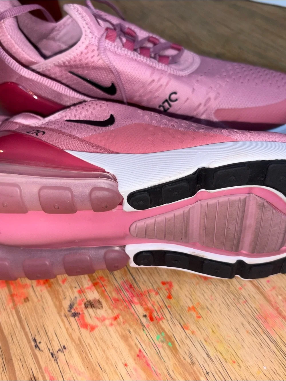 NWOT Nike Women's Air Max 270 Pink and Black Low-Top Sneakers